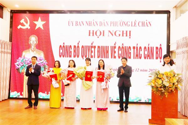 UBND PHƯỜNG LÊ CHÂN CÔNG BỐ CÁC QUYẾT ĐỊNH BỔ NHIỆM VÀ BỔ NHIỆM LẠI LÃNH ĐẠO QUẢN LÝ