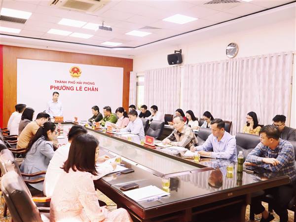 UBND PHƯỜNG LÊ CHÂN TỔ CHỨC HỘI NGHỊ SƠ KẾT CÔNG TÁC THÁNG 11, TRIỂN KHAI NHIỆM VỤ THÁNG 12 NĂM 2025