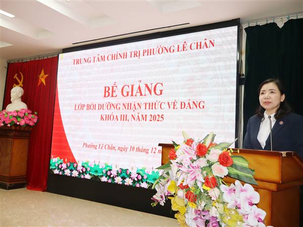 BẾ GIẢNG LỚP BỒI DƯỠNG NHẬN THỨC VỀ ĐẢNG KHÓA III, NĂM 2025