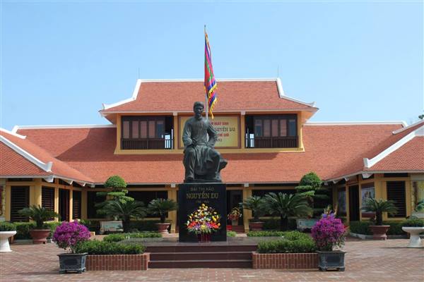 PHƯỜNG LÊ CHÂN ĐẨY MẠNH TUYÊN TRUYỀN KỶ NIỆM 260 NĂM NGÀY SINH ĐẠI THI HÀO NGUYỄN DU