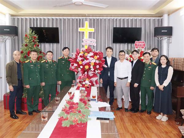 BỘ CHỈ HUY QUÂN SỰ THÀNH PHỐ, BAN PHÒNG THỦ KHU VỰC 1 GIA VIÊN VÀ PHƯỜNG LÊ CHÂN CHÚC MỪNG NHÀ THỜ TIN LÀNH HẢI PHÒNG NHÂN DỊP LỄ GIÁNG SINH NĂM 2025
