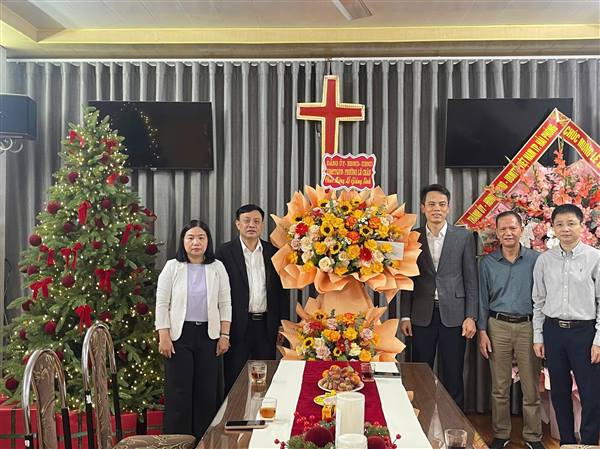 🎄✨ LÃNH ĐẠO PHƯỜNG LÊ CHÂN THĂM, CHÚC MỪNG CÁC CƠ SỞ TÔN GIÁO NHÂN DỊP LỄ GIÁNG SINH NĂM 2025