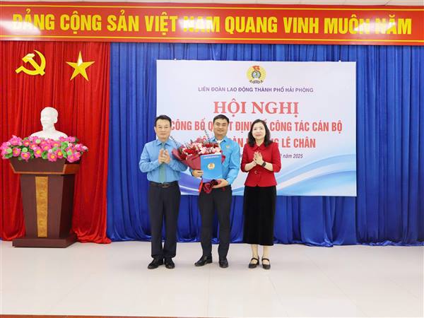  LIÊN ĐOÀN LAO ĐỘNG THÀNH PHỐ HẢI PHÒNG TỔ CHỨC HỘI NGHỊ CÔNG BỐ QUYẾT ĐỊNH VỀ CÔNG TÁC CÁN BỘ CÔNG ĐOÀN PHƯỜNG LÊ CHÂN