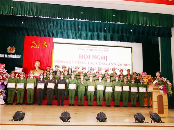 CÔNG AN PHƯỜNG LÊ CHÂN TỔ CHỨC HỘI NGHỊ TỔNG KẾT CÔNG TÁC NĂM 2025, TRIỂN KHAI NHIỆM VỤ NĂM 2026