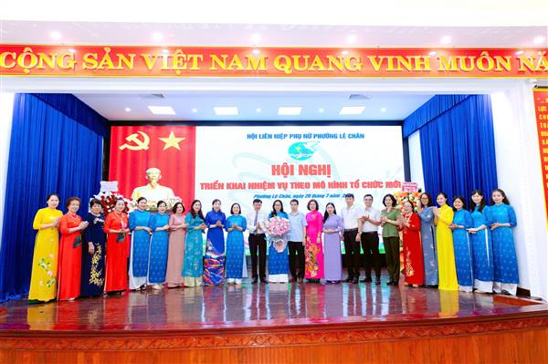 Phường Lê Chân: Hội nghị công bố các Quyết định về công tác tổ chức và cán bộ Hội LHPN phường; triển khai nhiệm vụ công tác Hội theo mô hình tổ chức mới.