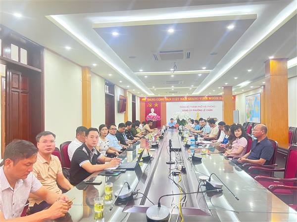 🍁Ngày 06, 07, 08/9/2025, Đảng ủy phường Lê Chân đã tổ chức lớp tập huấn, bồi dưỡng và cập nhật kiến thức, kỹ năng cho cán bộ lãnh đạo, quản lý. Lớp học được tổ chức trực tuyến theo Kế hoạch số 854-KH/HVCTQG ngày 29/8/2025 của Học viện Chính trị Quốc gia Hồ Chí Minh.