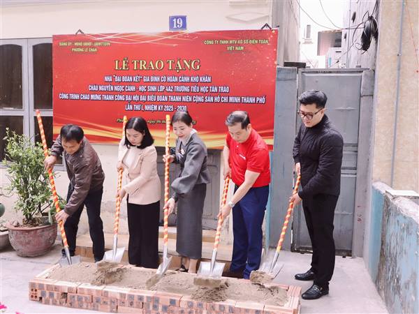 ĐOÀN THANH NIÊN CỘNG SẢN HỒ CHÍ MINH PHƯỜNG LÊ CHÂN TỔ CHỨC LỄ TRAO TẶNG NHÀ “ ĐẠI ĐOÀN KẾT” CHO GIA ĐÌNH CÓ CÓ HOÀN CẢNH KHÓ KHĂN - CHÁU NGUYỄN NGỌC CẢNH, HỌC SINH LỚP 4A2 TRƯỜNG TIỂU HỌC TÂN TRÀO.