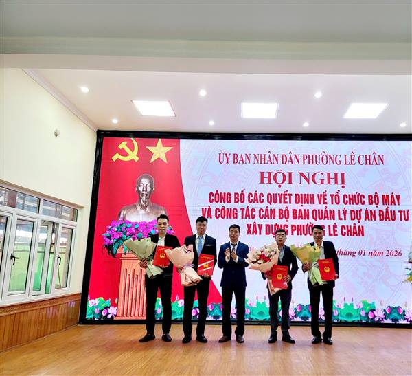 PHƯỜNG LÊ CHÂN CÔNG BỐ CÁC QUYẾT ĐỊNH VỀ TỔ CHỨC BỘ MÁY VÀ CÔNG TÁC CÁN BỘ BAN QUẢN LÝ DỰ ÁN ĐẦU TƯ XÂY DỰNG PHƯỜNG