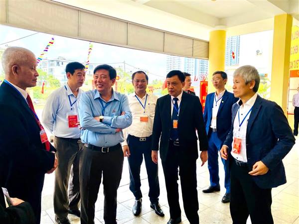ĐOÀN CÔNG TÁC BAN BẦU CỬ THÀNH PHỐ KIỂM TRA CÔNG TÁC BẦU CỬ TẠI PHƯỜNG LÊ CHÂN