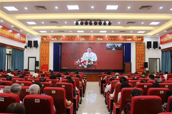 PHƯỜNG LÊ CHÂN TIẾP SÓNG HỘI NGHỊ TRỰC TUYẾN QUÁN TRIỆT CÁC VĂN KIỆN, NGHỊ QUYẾT, QUY ĐỊNH MỚI NHẰM NÂNG CAO HIỆU LỰC CÔNG TÁC KIỂM TRA, GIÁM SÁT VÀ KỶ LUẬT CỦA ĐẢNG.