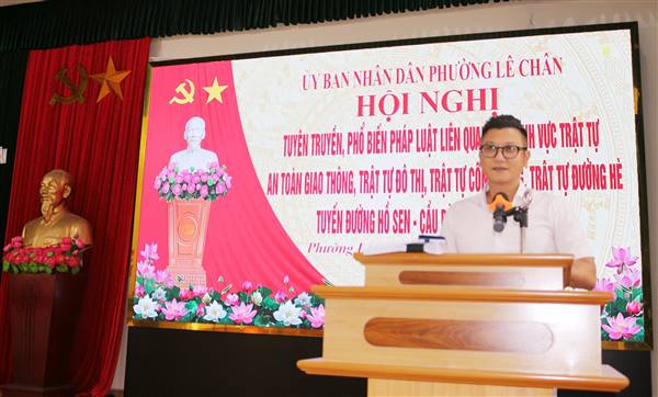 PHƯỜNG LÊ CHÂN PHỐI HỢP CÔNG AN PHƯỜNG TỔ CHỨC HỘI NGHỊ TUYÊN TRUYỀN, PHỔ BIẾN PHÁP LUẬT LIÊN QUAN ĐẾN LĨNH VỰC TRẬT TỰ GIAO THÔNG, TRẬT TỰ ĐÔ THỊ, TRẬT TỰ CÔNG CỘNG, TRẬT TỰ ĐƯỜNG HÈ TUYẾN ĐƯỜNG HỒ SEN - CẦU RÀO 2.