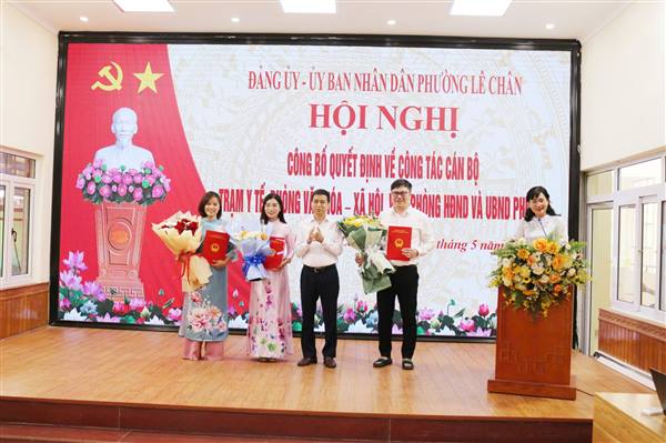 PHƯỜNG LÊ CHÂN CÔNG BỐ CÁC QUYẾT ĐỊNH VỀ CÔNG TÁC CÁN BỘ TRẠM Y TẾ, PHÒNG VĂN HÓA – XÃ HỘI, VĂN PHÒNG HĐND VÀ UBND