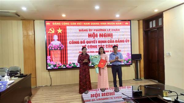 HỘI NGHỊ CÔNG BỐ QUYẾT ĐỊNH CỦA ĐẢNG ỦY VỀ CÔNG TÁC CÁN BỘ