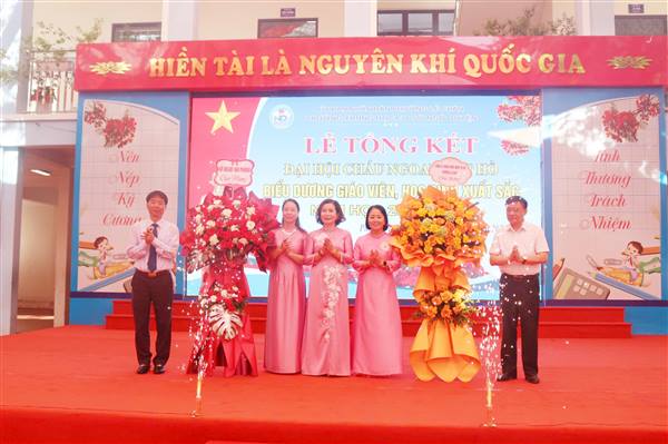TRƯỜNG THCS NGÔ QUYỀN PHƯỜNG LÊ CHÂN TỔ CHỨC LỄ TỔNG KẾT, ĐẠI HỘI CHÁU NGOAN BÁC HỒ VÀ BIỂU DƯƠNG GIÁO VIÊN, HỌC SINH XUẤT SẮC NĂM HỌC 2025 – 2026