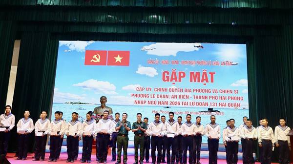 Phường Lê Chân tổ chức Đoàn thăm, động viên chiến sĩ mới năm 2026
