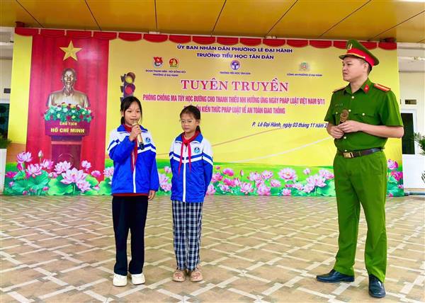 TUYÊN TRUYỀN PHÒNG CHỐNG MA TÚY; PHỔ BIẾN KIẾN THỨC PHÁP LUẬT VỀ AN TOÀN GIAO THÔNG CHO THANH THIẾU NHI HƯỞNG ỨNG NGÀY PHÁP LUẬT VIỆT NAM 9/11