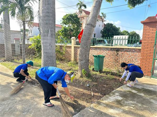 Chào mừng Đại hội đại biểu Đảng bộ thành phố Hải Phòng nhiệm kỳ 2025–2030, các Hội, Đoàn thể, đơn vị sự nghiệp, cùng tổ dân phố và đông đảo nhân dân phường Lê Đại Hành đã đồng loạt ra quân tổng vệ sinh môi trường.