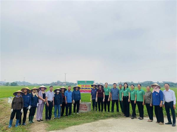 HÔI NÔNG DÂN PHƯỜNG LÊ ĐẠI HÀNH TỔ CHỨC RA MẮT MÔ HÌNH "CÁNH ĐỒNG KHÔNG RÁC THẢI".