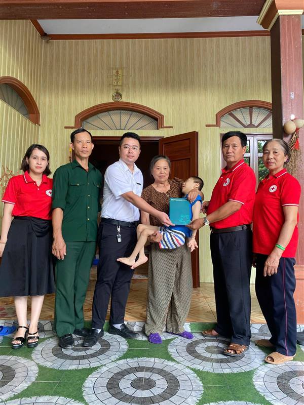 HỘI CHỮ THẬP ĐỎ PHƯỜNG LÊ ĐẠI HÀNH LAN TỎA YÊU THƯƠNG, CHUNG TAY CHĂM LO CÁC HOÀN CẢNH KHÓ KHĂN