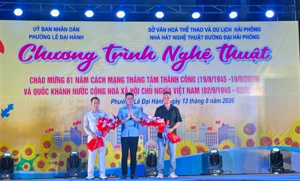 PHƯỜNG LÊ ĐẠI HÀNH LONG TRỌNG TỔ CHỨC CHƯƠNG TRÌNH BIỂU DIỄN NGHỆ THUẬT CHÀO MỪNG 81 NĂM CÁCH MẠNG THÁNG TÁM THÀNH CÔNG VÀ QUỐC KHÁNH 2/9