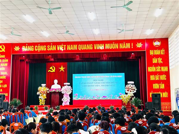 Phường Lê Ích Mộc tổ chức tập huấn nghiệp vụ cho tổ giúp việc thực hiện Nghị quyết số 57-NQ/TW về chuyển đổi số