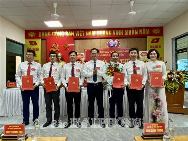 Đảng bộ các cơ quan Đảng phường Lê Ích Mộc phấn đấu 100% số chi bộ hoàn thành tốt nhiệm vụ trở lên