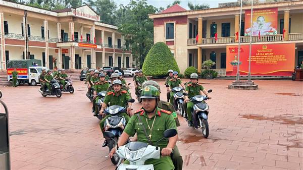 Công an Phường Lê Ích Mộc ra quân mở đợt cao điểm tấn công, trấn áp tội phạm bảo đảm an ninh, an toàn phục vụ Đại hội Đảng các cấp và các sự kiện chính trị trên địa bàn phường