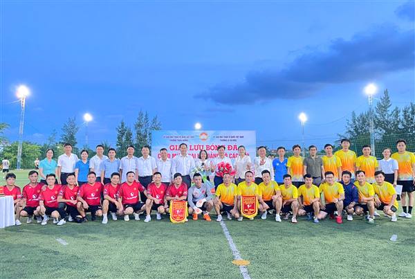 Phường Lê Ích Mộc và Thiên Hương: Sôi nổi giao hữu bóng đá chào mừng Đại hội đại biểu Đảng bộ và các ngày lễ lớn