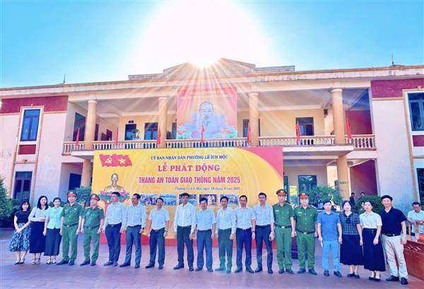 Phường Lê Ích Mộc phát động tháng an toàn giao thông năm 2025.