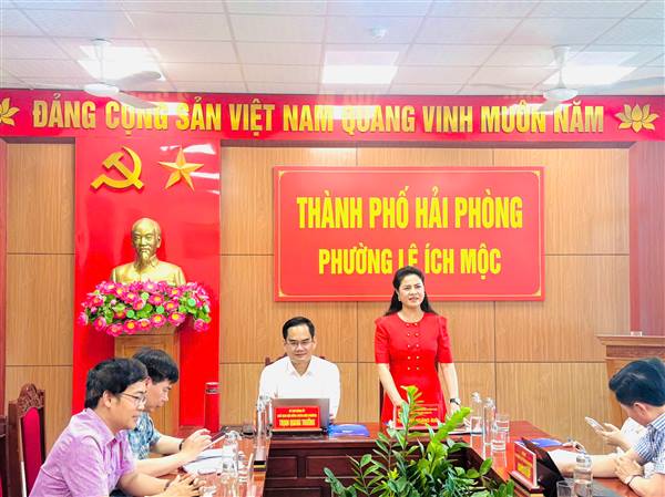 Chi bộ Văn phòng Đảng uỷ Phường Lê Ích Mộc tổ chức sinh hoạt thường kỳ tháng 5 năm 2026