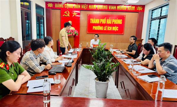 Phường Lê Ích Mộc tổ chức hội nghị nghe báo cáo, cho ý kiến về công tác giải quyết đơn thư công dân
