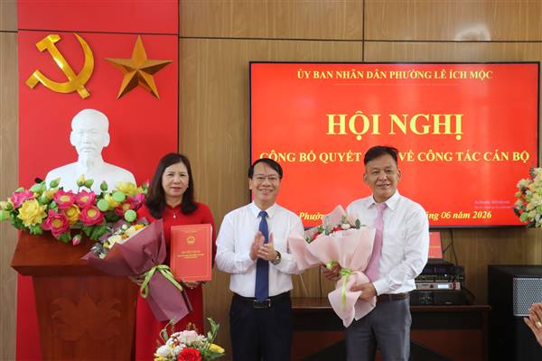 Phường Lê Ích Mộc tổ chức Hội nghị công bố quyết định về công tác cán bộ đối với các đơn vị trường học trên địa bàn phường.