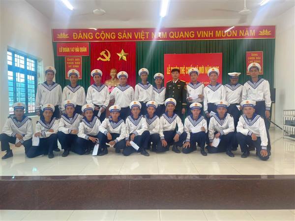 Ban chỉ huy quân sự Phường Lê Ích Mộc Bộ CHQS thành phố Hải Phòng: dự lễ tuyên thệ chiến sĩ mới năm 2026