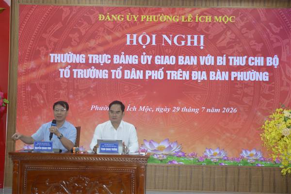 Đảng ủy Phường Lê Ích Mộc tổ chức Hội nghị giao ban với Bí thư chi bộ, Tổ trưởng và Trưởng ban Công tác Mặt trận các tổ dân phố