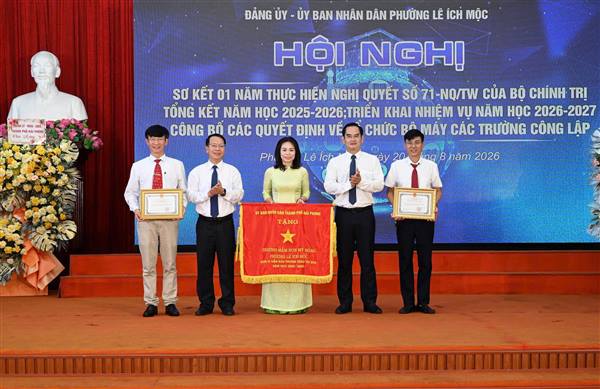 Phường Lê Ích Mộc tổ chức Hội nghị Sơ kết 01 năm thực hiện Nghị quyết số 71/NQ-TW của Bộ Chính trị, tổng kết năm học 2025 - 2026; Công bố tổ chức bộ máy các trường công lập và triển khai nhiệm vụ năm học mới