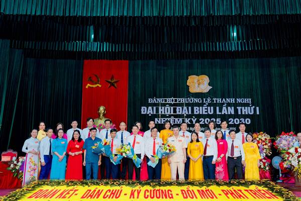 Ban Thường vụ Đảng ủy phường làm việc định kỳ với đồng chí Bí thư chi bộ, tổ trưởng tổ dân phố, trưởng ban công tác mặt trận trên địa bàn phường