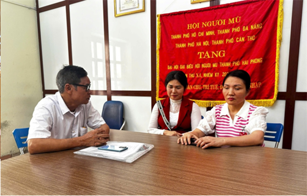 Gỡ vướng giao dịch, bảo đảm quyền tự chủ của người khiếm thị