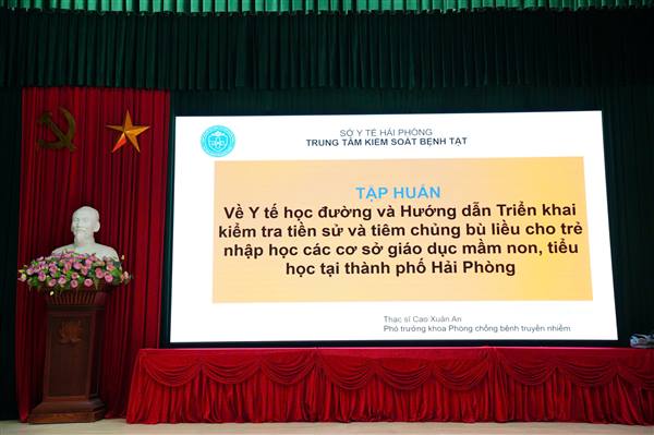 PHƯỜNG LÊ THANH NGHỊ TỔ CHỨC TẬP HUẤN CÔNG TÁC Y TẾ HỌC ĐƯỜNG VÀ TRIỂN KHAI TIÊM CHỦNG BÙ LIỀU CHO TRẺ NHẬP HỌC