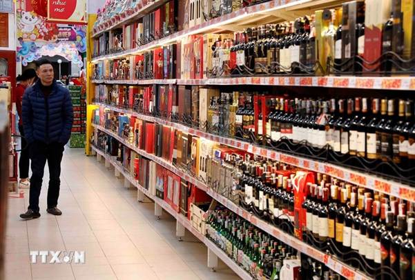 Giảm 50% phí thẩm định điều kiện kinh doanh rượu. (Ảnh: Trần Việ/TTXVN)