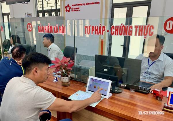 Người dân đánh giá hài lòng khi đến giải quyết thủ tục hành chính tại Trung tâm Phục vụ hành chính công xã Gia Phúc.