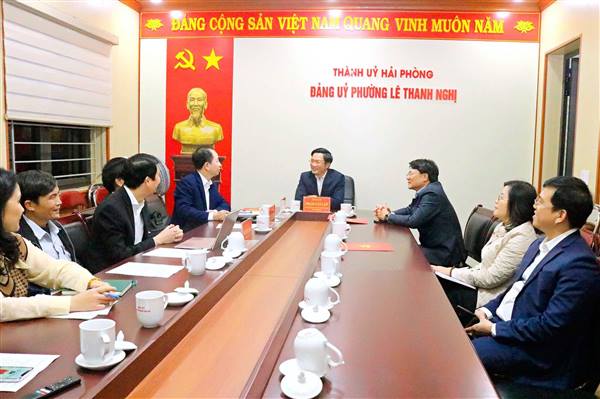 ĐỒNG CHÍ PHẠM VĂN LẬP LÀM VIỆC VỚI THƯỜNG TRỰC ĐẢNG ỦY PHƯỜNG LÊ THANH NGHỊ VỀ THỰC HIỆN CHÍNH QUYỀN ĐỊA PHƯƠNG 2 CẤP