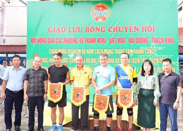 SÔI NỔI GIAO LƯU BÓNG CHUYỀN HƠI CHÀO MỪNG THÀNH CÔNG ĐẠI HỘI ĐẠI BIỂU ĐẢNG BỘ PHƯỜNG LÊ THANH NGHỊ LẦN THỨ I, NHIỆM KỲ 2025 – 2030 VÀ KỶ NIỆM 80 NĂM CÁCH MẠNG THÁNG TÁM, QUỐC KHÁNH 2/9