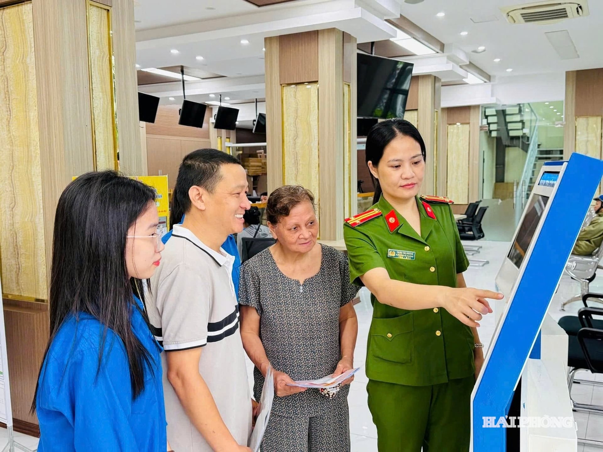 chinh-quyen-dia-phuong-hai-cap.jpg