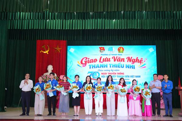 ĐOÀN PHƯỜNG LÊ THANH NGHỊ GIAO LƯU VĂN NGHỆ CHÀO MỪNG 70 NĂM NGÀY TRUYỀN THỐNG HỘI LIÊN HIỆP THANH NIÊN VIỆT NAM