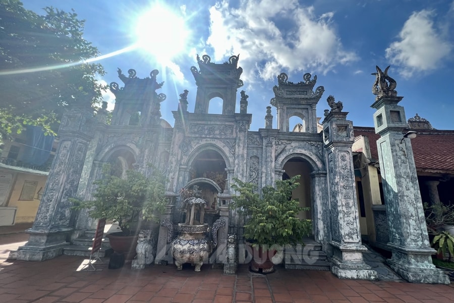 Description: https://bhd.1cdn.vn/2023/07/17/files-library-images-site-1-20230717-web-uy-nghi-cum-di-tich-dinh-den-chua-bao-sai-25-120813.jpeg