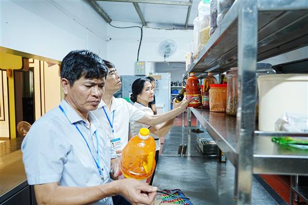 PHƯỜNG LÊ THANH NGHỊ TĂNG CƯỜNG KIỂM TRA AN TOÀN THỰC PHẨM TRÊN ĐỊA BÀN