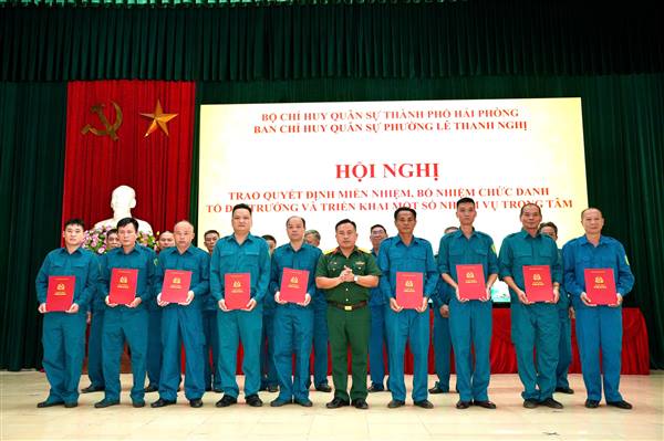 BAN CHỈ HUY QUÂN SỰ PHƯỜNG LÊ THANH NGHỊ CÔNG BỐ QUYẾT ĐỊNH MIỄN NHIỆM, BỔ NHIỆM TỔ ĐỘI TRƯỞNG, TRIỂN KHAI NHIỆM VỤ TRỌNG TÂM THỜI GIAN TỚI 