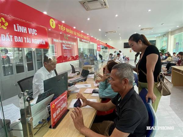 Từ chính quyền thân thiện đến Hải Phòng văn minh, hạnh phúc. Bài cuối: Kiến tạo chuẩn mực mới cho nền hành chính hiện đại