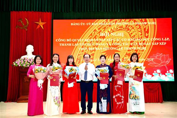 PHƯỜNG LÊ THANH NGHỊ CÔNG BỐ CÁC QUYẾT ĐỊNH VỀ SẮP XẾP, TỔ CHỨC, NHÂN SỰ CÁC TRƯỜNG HỌC CÔNG LẬP TRÊN ĐỊA BÀN