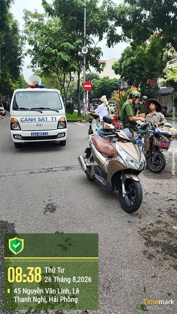 KIÊN TRÌ THỰC HIỆN CHỈ THỊ 17: KHÔNG ĐỂ TÁI LẤN CHIẾM LÒNG ĐƯỜNG, VỈA HÈ
